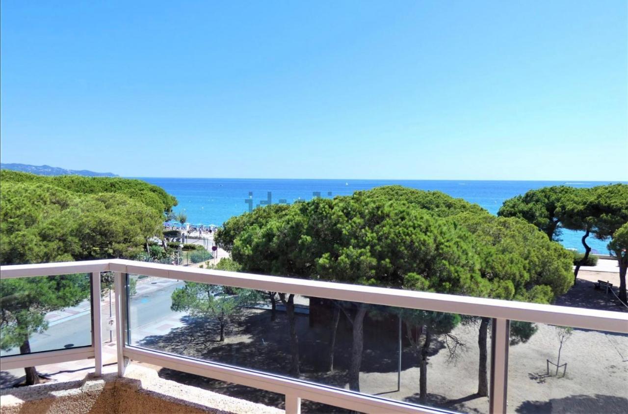 Apartment Direkt Am Strand บลาเนส ภายนอก รูปภาพ