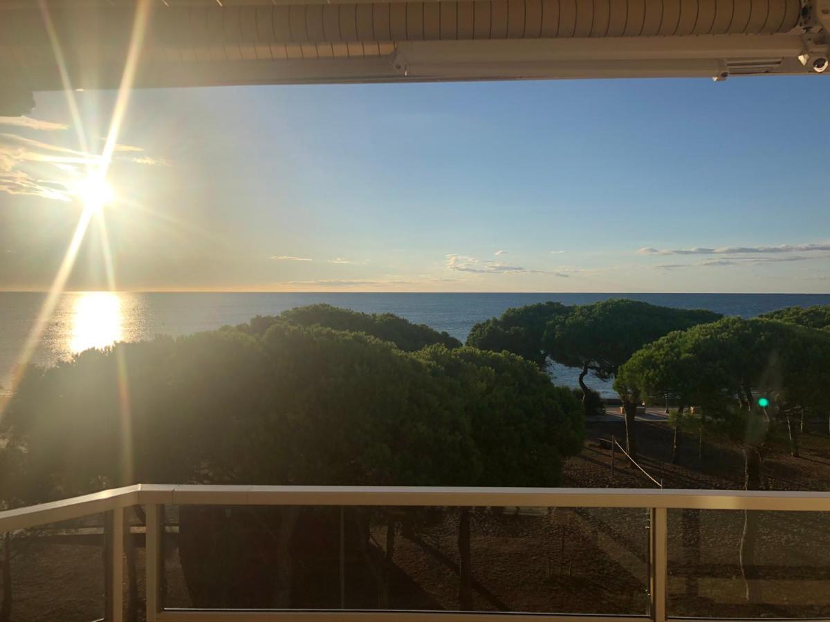 Apartment Direkt Am Strand บลาเนส ภายนอก รูปภาพ
