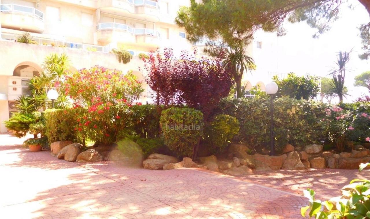 Apartment Direkt Am Strand บลาเนส ภายนอก รูปภาพ